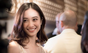 Jun Vũ xinh đẹp rạng rỡ nhận giải ‘Nữ diễn viên phong cách nhất của năm’