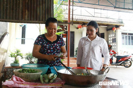 Vợ chồng thầy giáo ở Đắk Lắk mở phòng trọ, cho 30 thí sinh ăn ở miễn phí