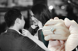 Bạn trai tặng Lan Khuê nhẫn kim cương khi quỳ gối cầu hôn