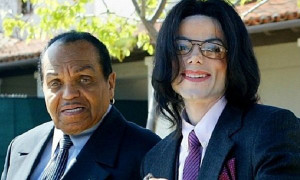 Cha Michael Jackson qua đời ngay sau ngày giỗ thứ 9 của con trai