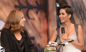 H’Hen Niê tiếp tục gây ngạc nhiên với mái tóc cá tính