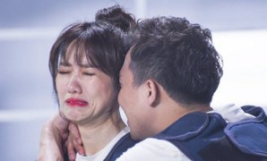 Hari Won kể lại tuổi thơ cơ cực, bật khóc tự trách bản thân trước Trấn Thành