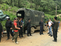 Không khí ngột ngạt, căng thẳng, cảnh sát thắt chặt an ninh tứ phía vào bản truy bắt trùm ma túy ở Lóng Luông