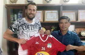 Bầu Đức chấm dứt hợp đồng với 2 ngoại binh để tậu trung vệ Croatia