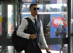 Bồ Đào Nha thất bại, Ronaldo nhanh chân về nước