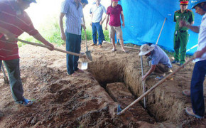 Khai quật tử thi điều tra nam thanh niên nghi bị đánh chết