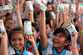 Vinamilk trao 76.500 ly sữa cho trẻ em tỉnh Vĩnh Long