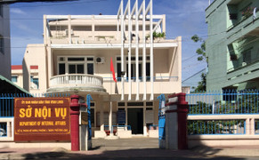 Giám đốc Sở Nội vụ Vĩnh Long bị tố gian lận tuổi để miễn thi ngoại ngữ