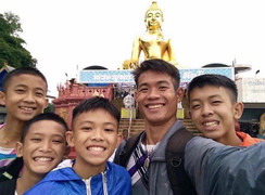 Đội bóng Thái Lan mắc kẹt trong hang tối: Huấn luyện viên nhường đồ ăn, nhịn đói suốt 10 ngày