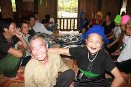 Kỷ lục không tin nổi của người đàn bà có 100 con, cháu ở Yên Bái