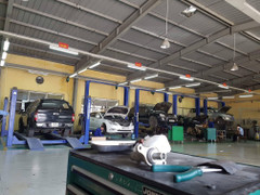 Nắng nóng tra tấn diện rộng: Ô tô xếp đầy garage vì điều hòa hỏng, két nước bục