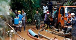 Đội bóng Thái Lan mắc kẹt trong hang tối: Một đặc nhiệm đội cứu hộ chết vì thiếu Oxy