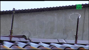 Dân Hưng Yên tự chế giàn mưa chống nóng thông minh, giá chỉ 150.000 đồng