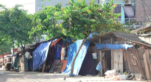 Xóm trọ nghèo vật vã dưới cái nóng như đổ lửa ở Thủ đô