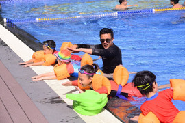 Cư dân nhí Vinhomes và 'đặc quyền' học bơi miễn phí giữa mùa hè