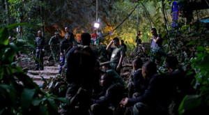 Giải cứu đội bóng Thái Lan: Sơ tán hiện trường, sẵn sàng cứu hộ