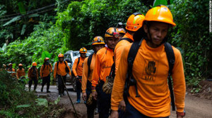 Xem trực tiếp: Nghẹt thở giải cứu đội bóng Thái Lan sau hơn 2 tuần mắc kẹt trong hang động nguy hiểm