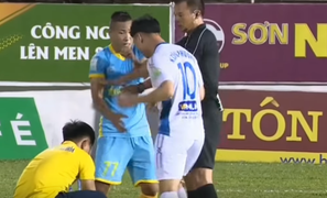 Trưởng đoàn HAGL lý giải hành động không đẹp của Công Phượng