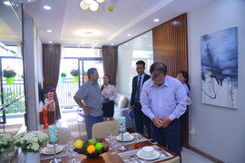 Khách hàng vẫn chuộng căn hộ sắp bàn giao