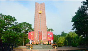 Hà Nội khuyến khích cô dâu, chú rể đặt hoa tại nghĩa trang liệt sỹ trong dịp cưới