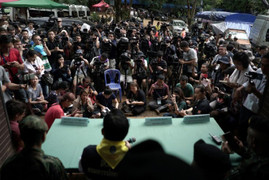 Tại sao tin tức giải cứu đội bóng Thái Lan thu hút sự quan tâm của cả thế giới?