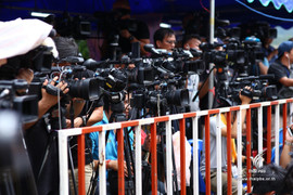 Truyền thông Thái Lan bị chỉ trích 'thiếu đạo đức' khi đưa tin giải cứu đội bóng nhí