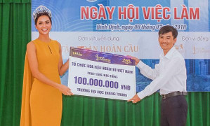 H’Hen Niê trở thành đại sứ giáo dục, rạng rỡ trao học bổng cho sinh viên