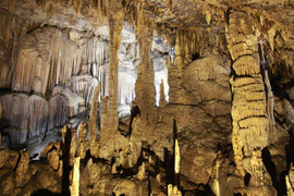 Bí ẩn khó tin và vẻ đẹp kỳ ảo của hang động đẹp nhất miền Bắc