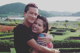 Vợ thợ lặn hy sinh trong chiến dịch giải cứu đội bóng Thái Lan: Lũ trẻ đừng tự trách mình