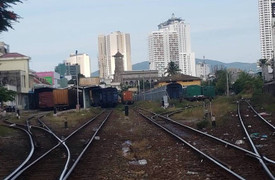 Hai tàu hỏa suýt đâm nhau tại ga Nha Trang