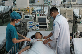 Ca phẫu thuật gay cấn cứu sống bé gái bị tắc mạch máu