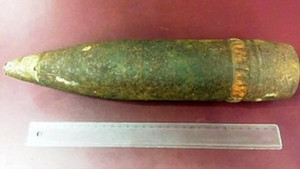 Video: Mang đạn pháo về làm quà lưu niệm, khách du lịch bị tạm giữ tại sân bay