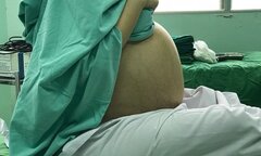 Cô gái 20 tuổi mang khối u buồng trứng khổng lồ nhưng tưởng mình béo bụng
