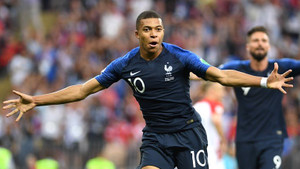 Sút tung lưới Croatia, Mbappe xuất sắc chỉ kém Pele