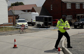 Nghi ngờ công dân bị đầu độc bằng Novichok: Cảnh sát Anh nắm trong tay hơn 400 mẫu vật