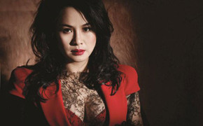 Diva Thanh Lam bị người đàn bà lạ tráo đổi khi vừa ra đời