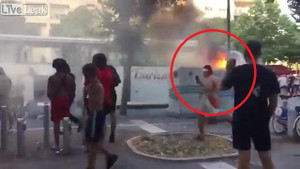 Clip: Fan cuồng đốt xe buýt, vật ngửa ô tô con mừng Pháp vô địch