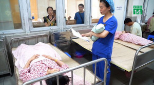 Bệnh viện làm gì để tránh trao nhầm con?