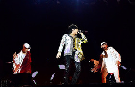 MC Nguyên Khang cùng Sơn Tùng MTP 'đốt cháy' sân khấu