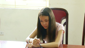 Vừa xuống xe khách, hot girl Điện Biên bị trinh sát bắt giữ cùng vali chứa heroin