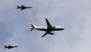 Tiêm kích phản lực hộ tống chuyên cơ chở Á quân World Cup 2018