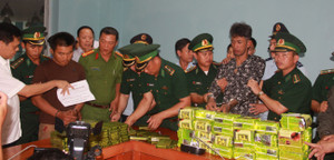 Video: Bắt giữ 3 người Lào vận chuyển 52 bánh heroin và 25kg ma túy đá