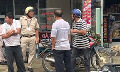 Không chấp hành hiệu lệnh của CSGT, tài xế ô tô bỏ chạy gây tai nạn