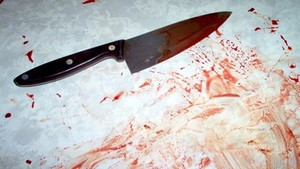 9X ở Sóc Trăng cầm dao đâm vào cổ bạn nhậu rồi bỏ trốn