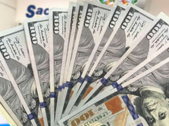 Tỷ giá VND/USD lại tăng, NHNN nên bán ngoại tệ hay tăng lãi suất tiền gửi?