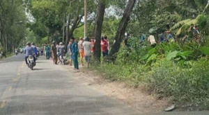 Giật dây chuyền bất thành, tên cướp đạp ngã 2 mẹ con