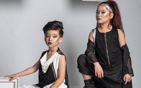 Dàn mẫu nhí gây ấn tượng trong bộ sưu tập thời trang unisex