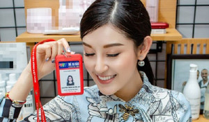 Phủ nhận tin lấy chồng, Huyền My khoe thẻ cộng tác viên của VTV