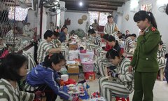 Thủ tướng: Vận động các ngành, đoàn thể cho người được tha tù trước thời hạn vay vốn