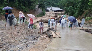 Bơi ra cứu cháu bé trong dòng nước lũ, phó bí thư xã thiệt mạng